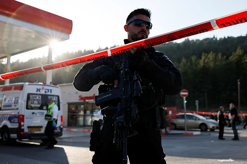 שוטר בזירת הפיגוע בעלי