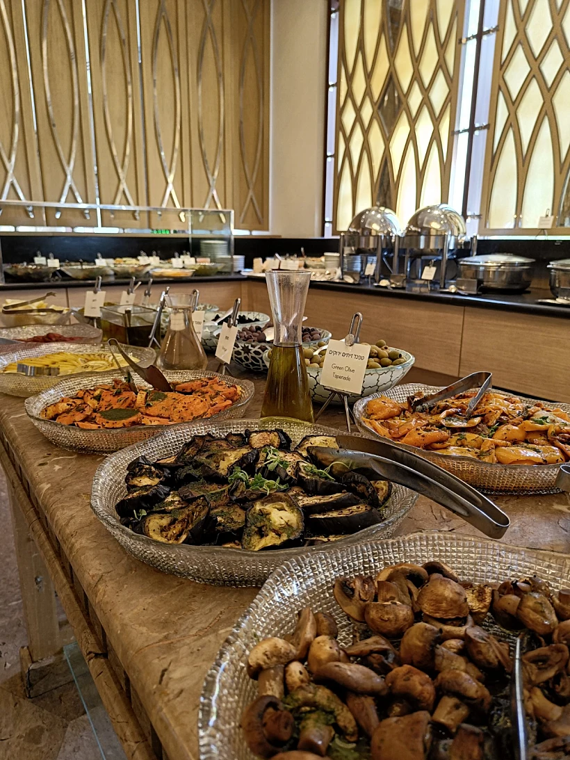 ארוחת בוקר בוולדורף אסטוריה