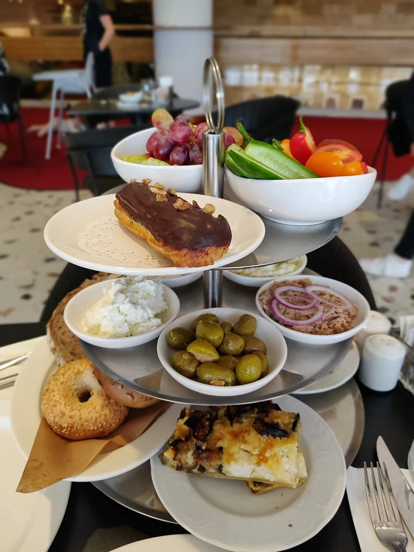 ארוחת בוקר בטלביה פטיסרי