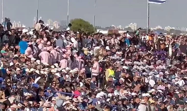 מחאת ההורים בטקס הכנפיים