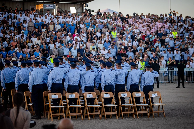 טקס סיום קורס טיס בבסיס חיל האוויר בחצרים