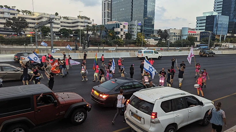 סטודנטים חוסמים את איילון המהפכה המשפטית