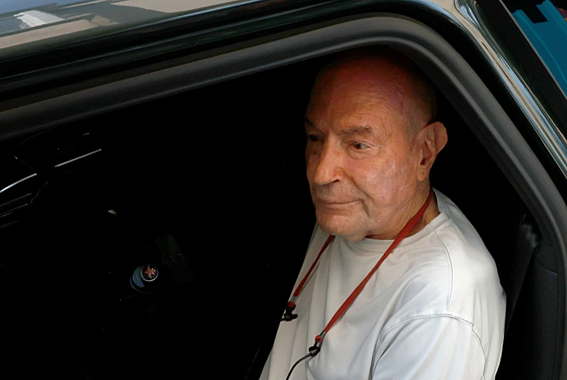 משפט נתניהו, תיק 1000, ארנון מילצ'ן מגיע להעיד בתיק 1000 באולם בברייטון