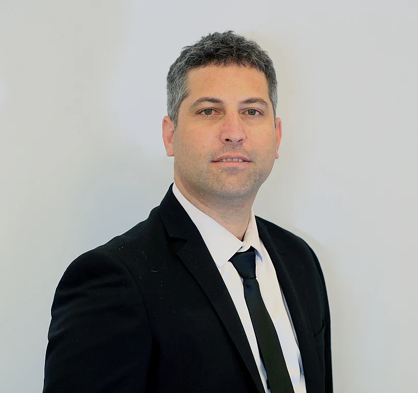 עו''ד אלדר סיון, מתמחה במשפט מסחרי וקניין רוחני