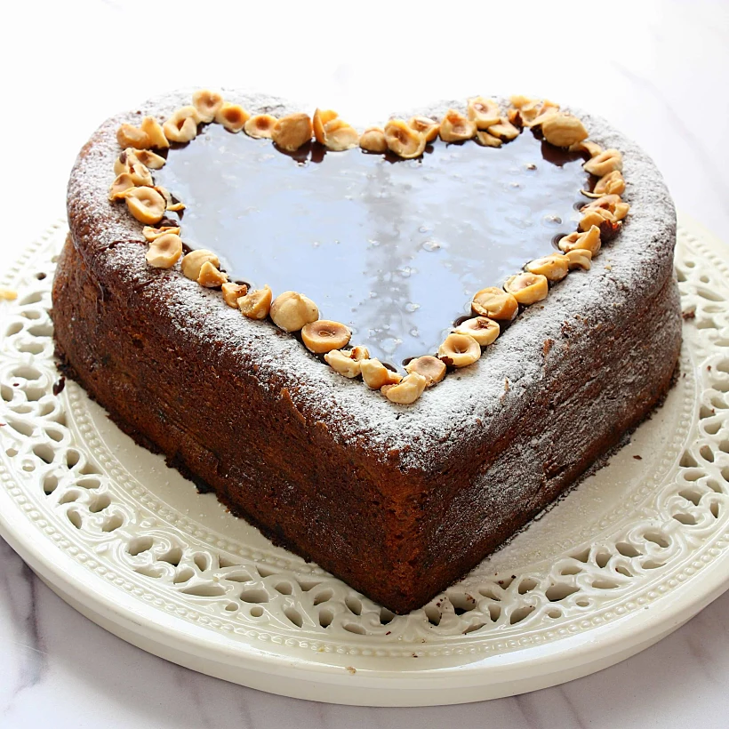 עוגה בחושה ריקוטה, אגוזי לוז ושוקולד