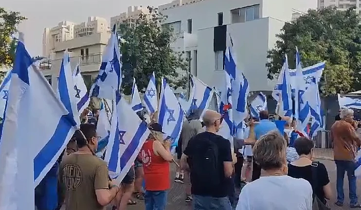 הפגנה מול ביתו של יו''ר ההסתדרות