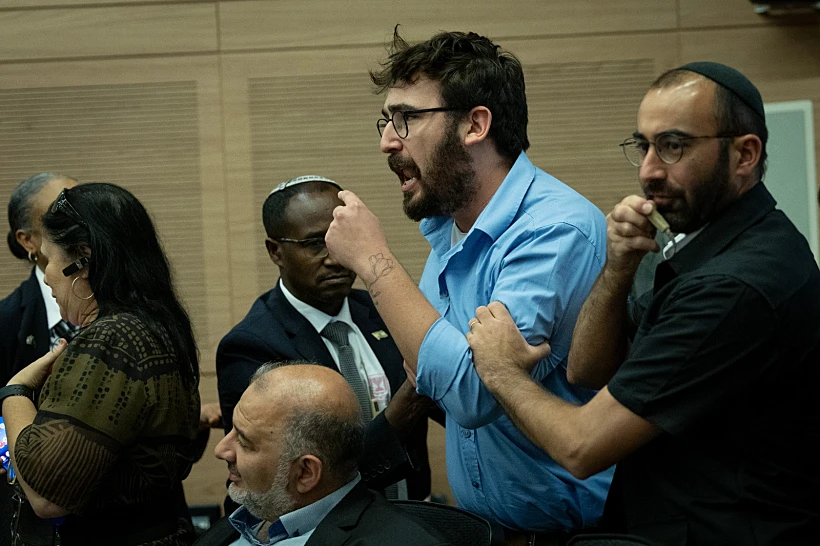 יועץ פרלמנטרי צועק על שמחה רוטמן בוועדת החוקה