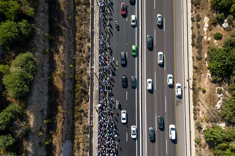 מפגינים נגד המהפכה המשפטית צועדים לירושלים