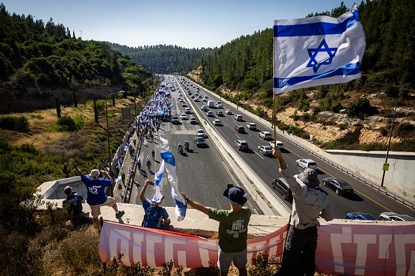 מפגינים נגד המהפכה המשפטית צועדים לירושלים