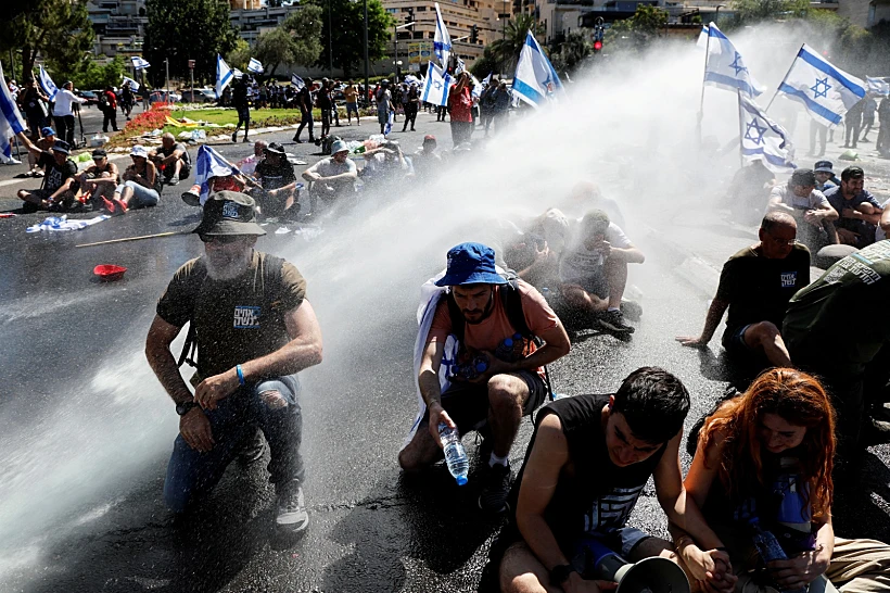 מפגינים ברחוב קפלן בירושלים נפגעים ממכתזית