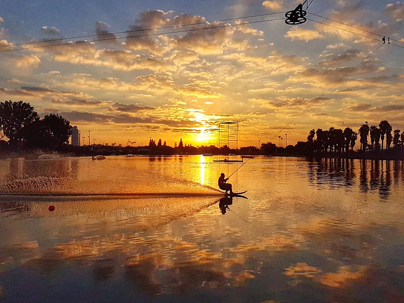 סקי מים לילי ב-LAKE TLV