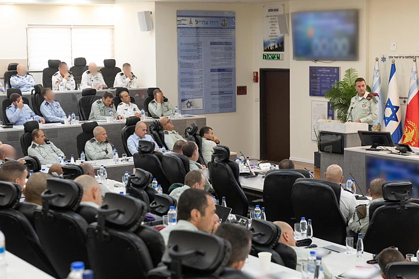 הרצי הלוי בשיחה עם מפקדי צה''ל