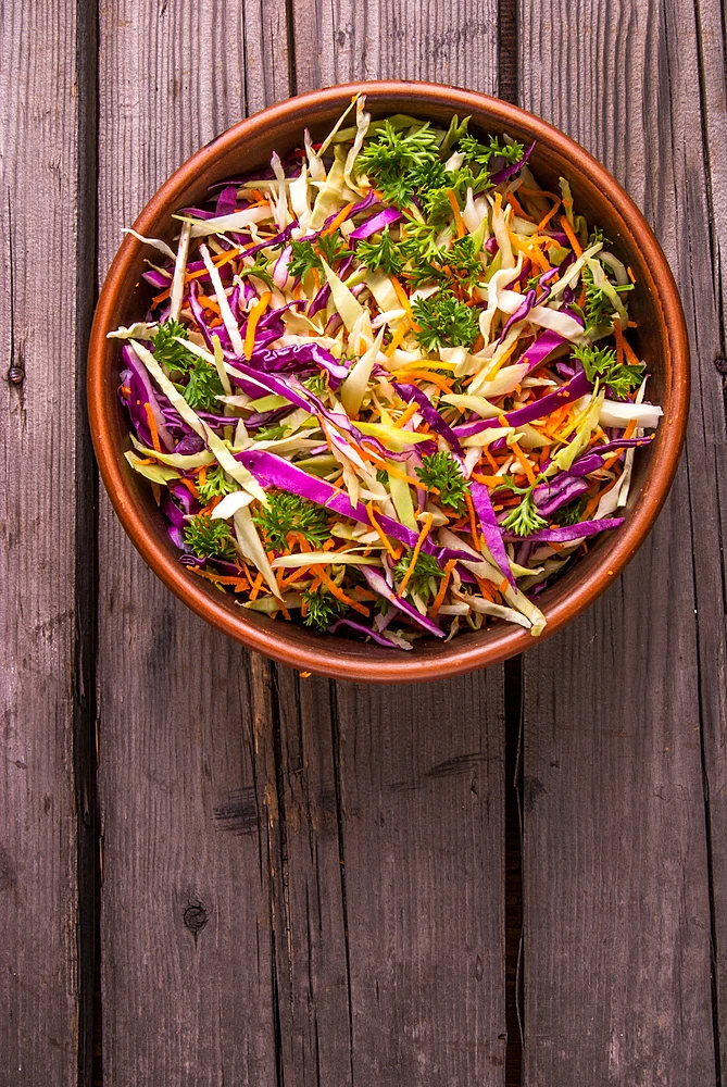 סלט כרוב, גזר ומלפפון