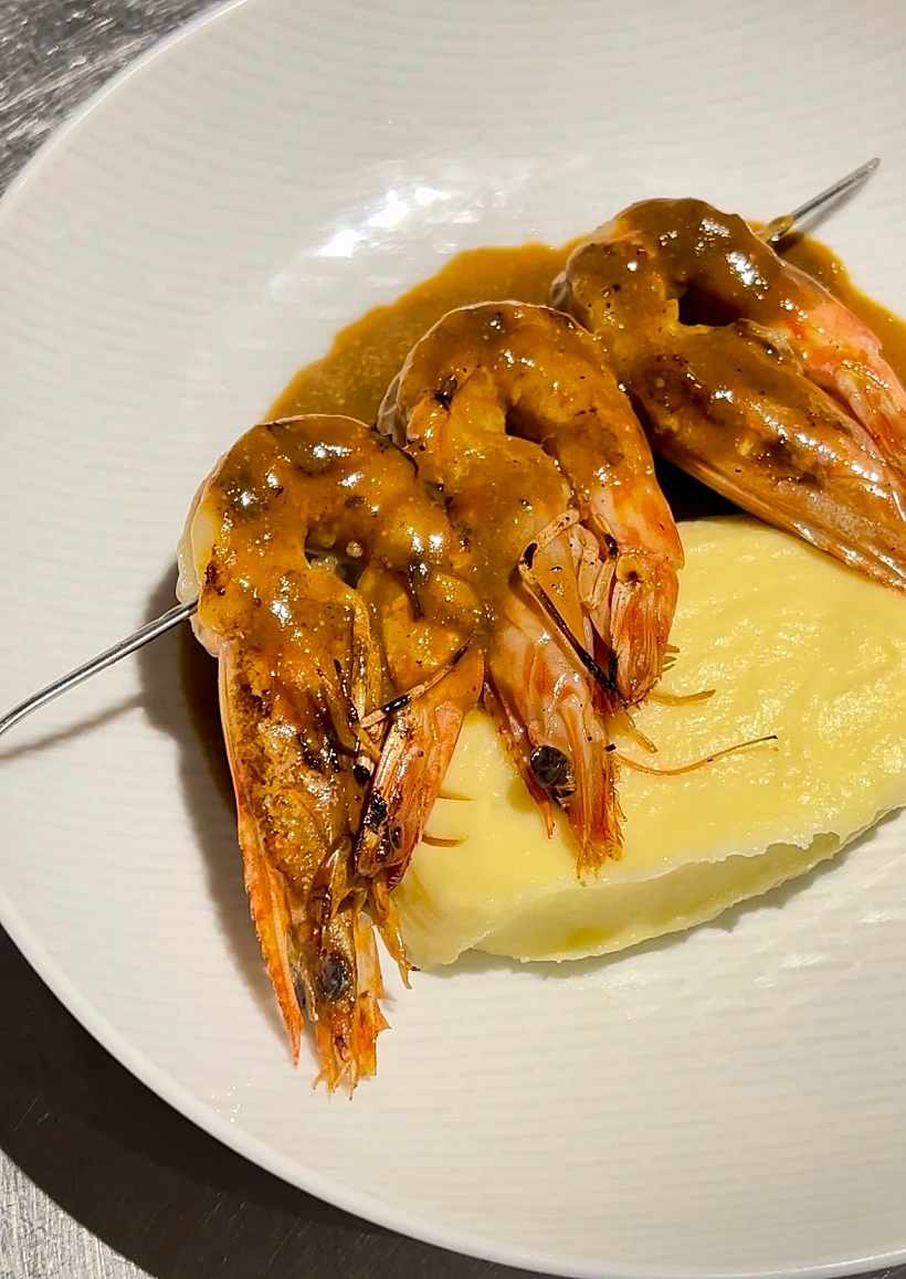 שרימפס ופירה, מסעדת שיינע