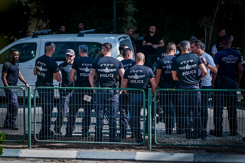 שוטרי יס''מ תל אביב במפגן תמיכה לחבריהם שנחקרים במח''ש