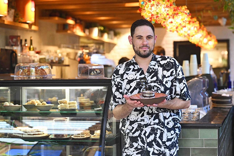 הקינוחים של תומר אומנסקי, קפה גן סיפור