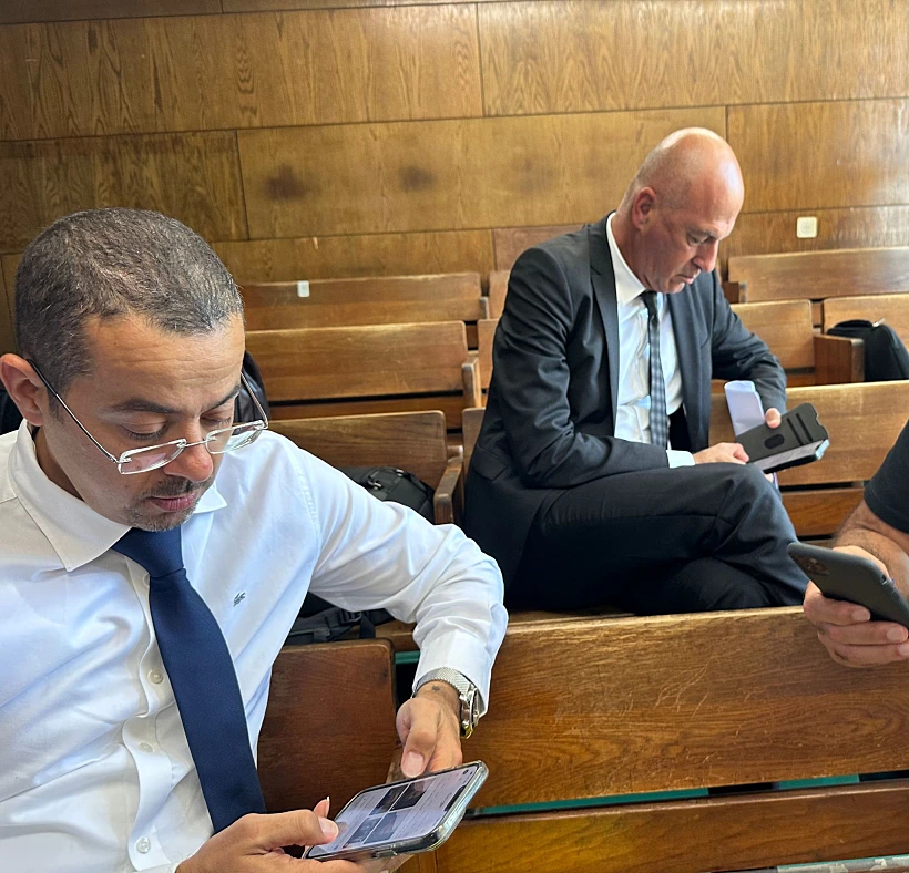 עורכי הדין נתי שמחוני ועלא תילאווי היום בבית המשפט