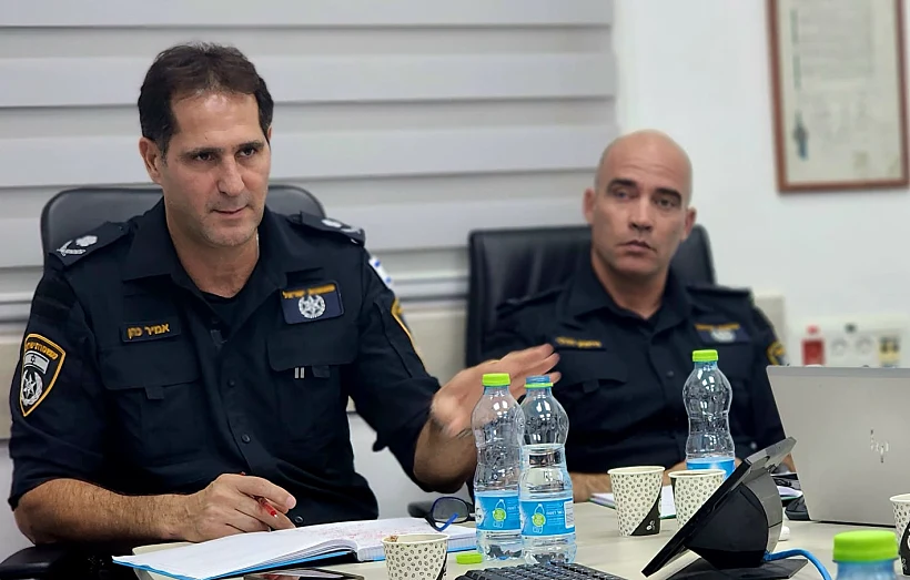 מפקד מחוז הדרום ניצב אמיר כהן בהערכת מצב בתחנת רהט