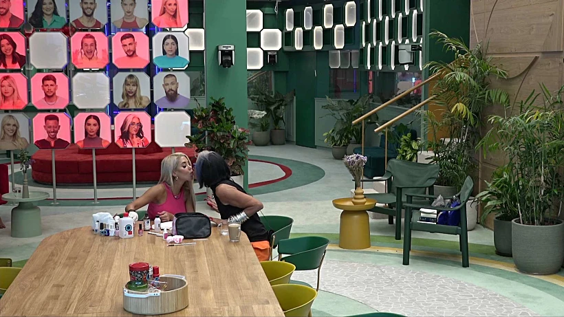 סתיו, אתי, האח הגדול