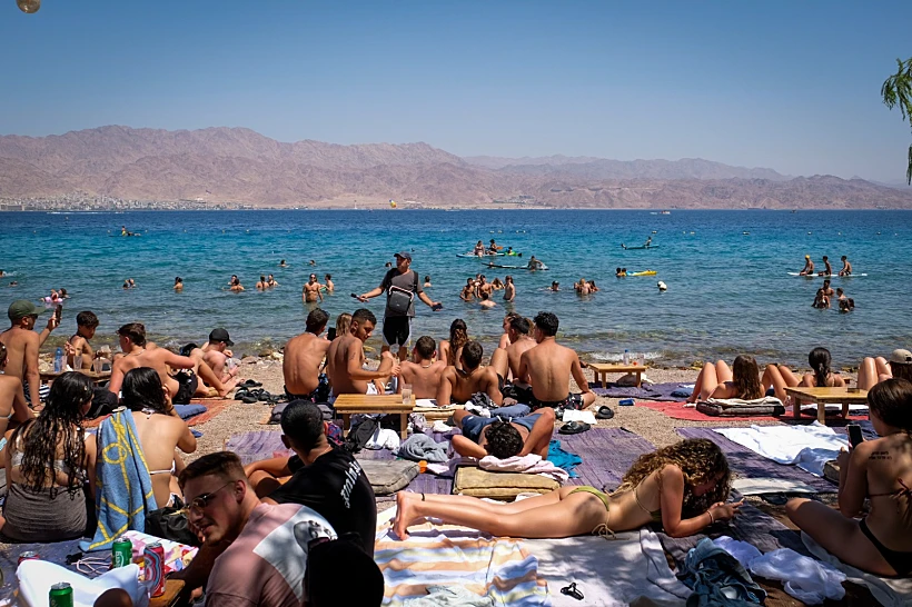 מבלים בחוף הים באילת, קיץ, שרב, חום, תחזית, מזג אוויר