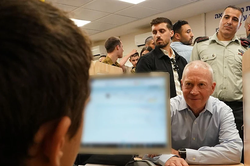 שר הביטחון יואב גלנט בלשכת הגיוס תל השומר