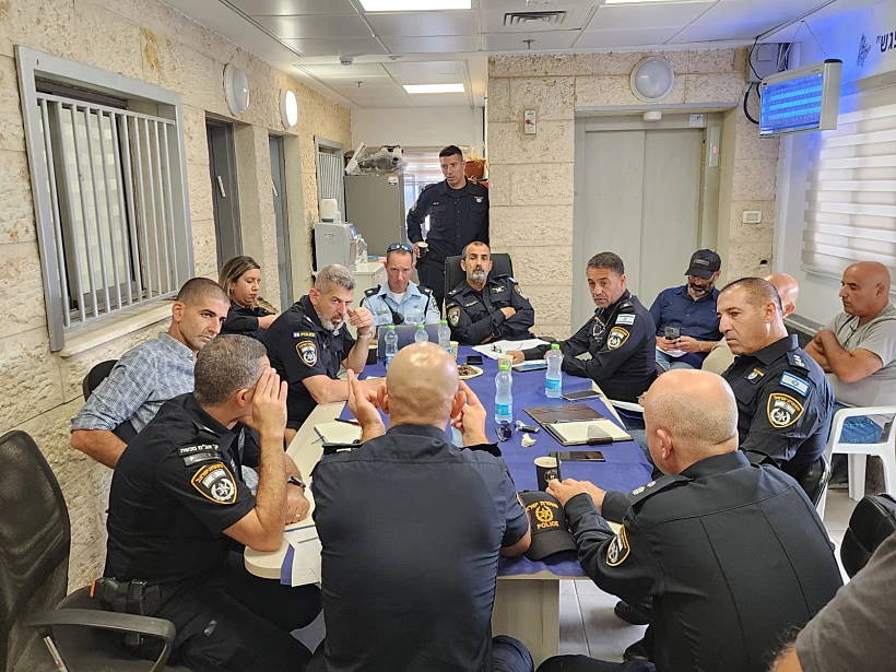 הערכת מצב במשטרה בעקבות הרצח בג'סר א-זרקא