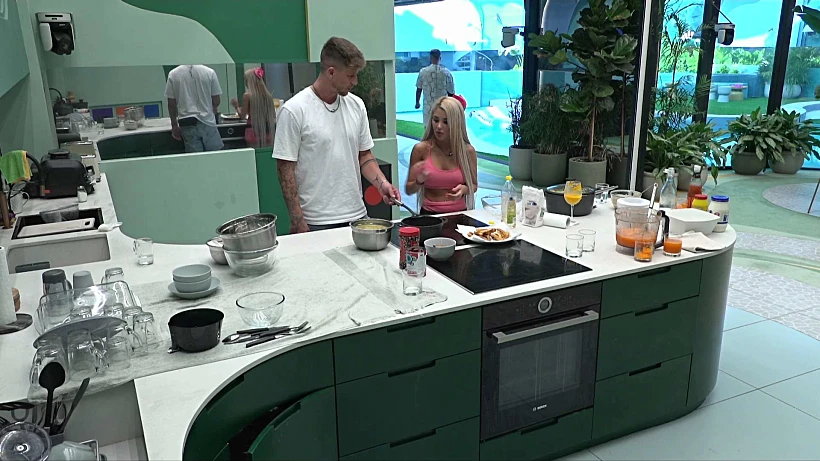 האח הגדול עונה 5, אורי וסתיו