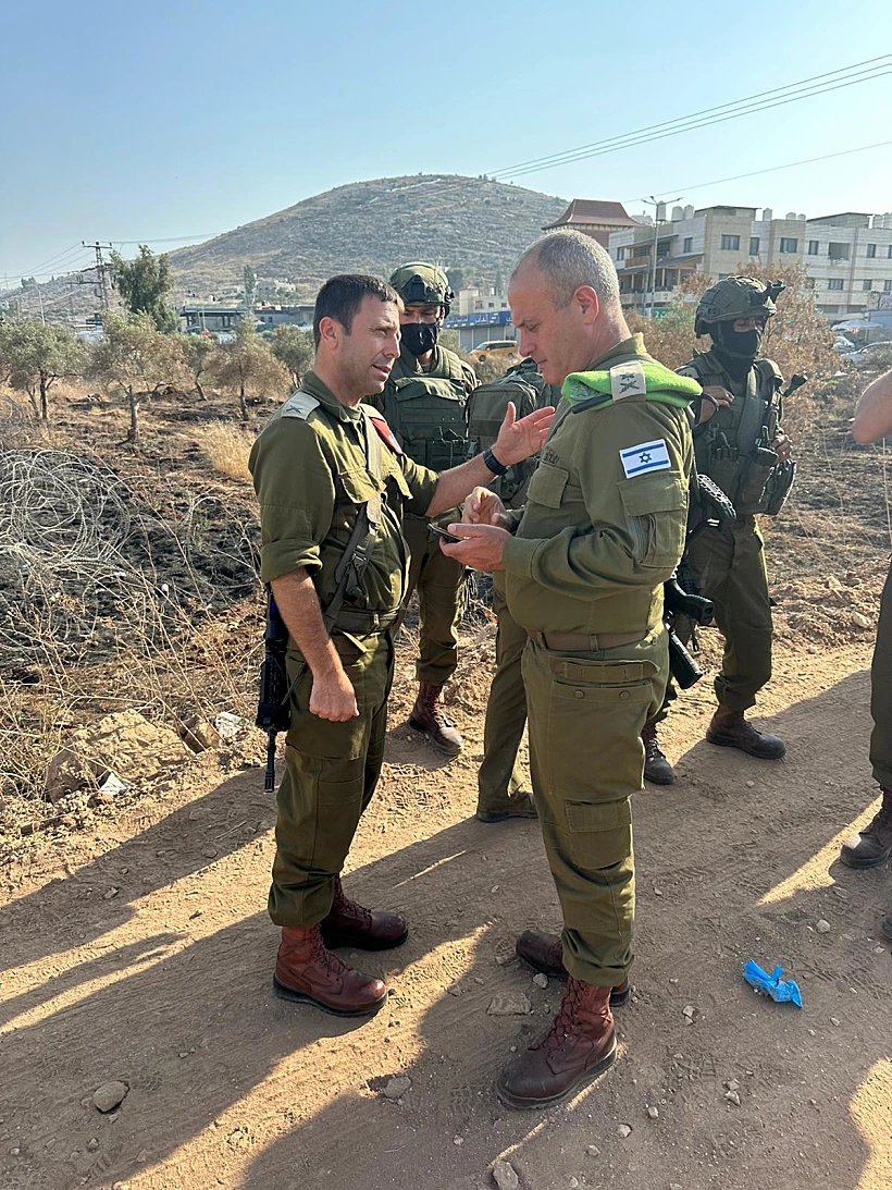 אלוף פיקוד המרכז יהודה פוקס בזירת הפיגוע בחווארה