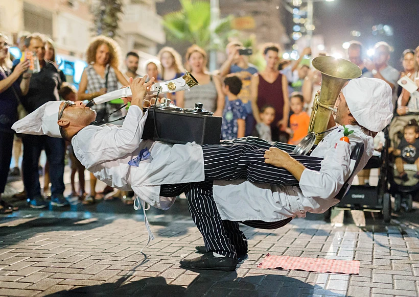 מופע תזמורת הטבחים בפסטיבל תיאטרון רחוב של אופקים