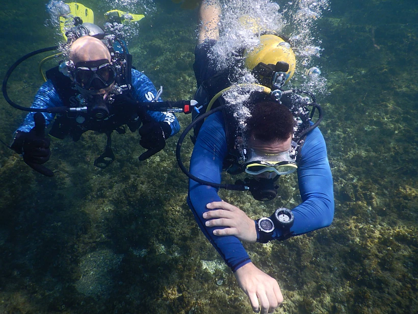 מלון חוף נחשולים