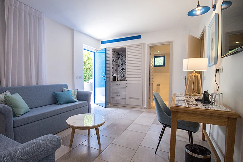 מלון חוף נחשולים