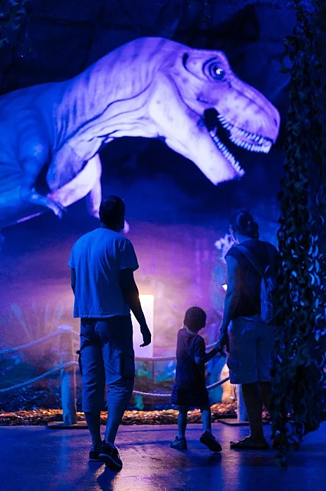 הדינוזאורים באים