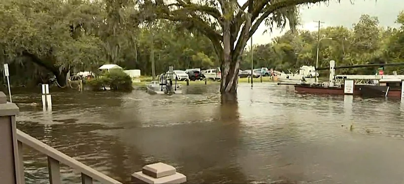 אחד מהרחובות שהוצף במהלך ההוריקן בפלורידה