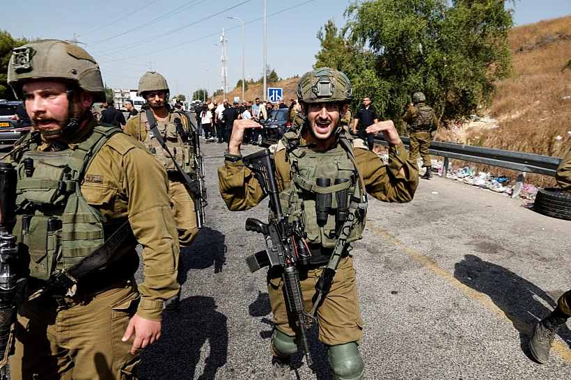 כוחות צה''ל בזירת פיגוע הדריסה במחסום מכבים