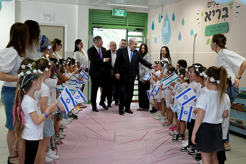 רה''מ נתניהו והשר קיש פותחים את שנת הלימודים בביה''ס ''אלמוג'' במעלה אדומים