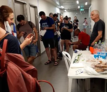 מד''א קרא לתרום דם, המונים הגיעו לאיכילוב