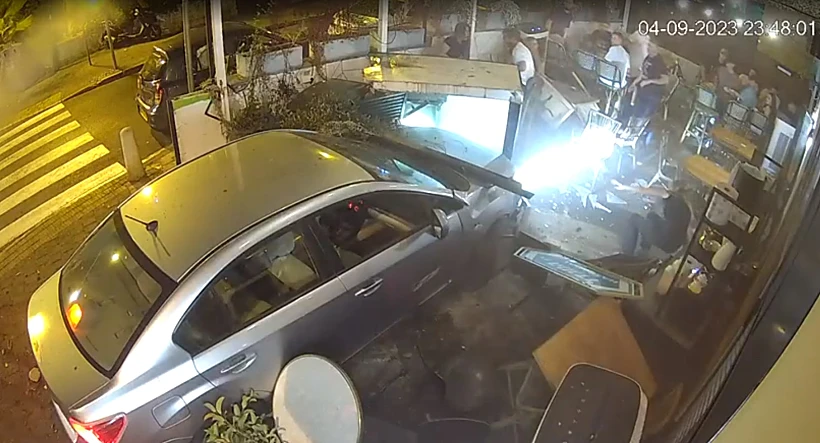 הרכב שפגע בבר בגבעתיים