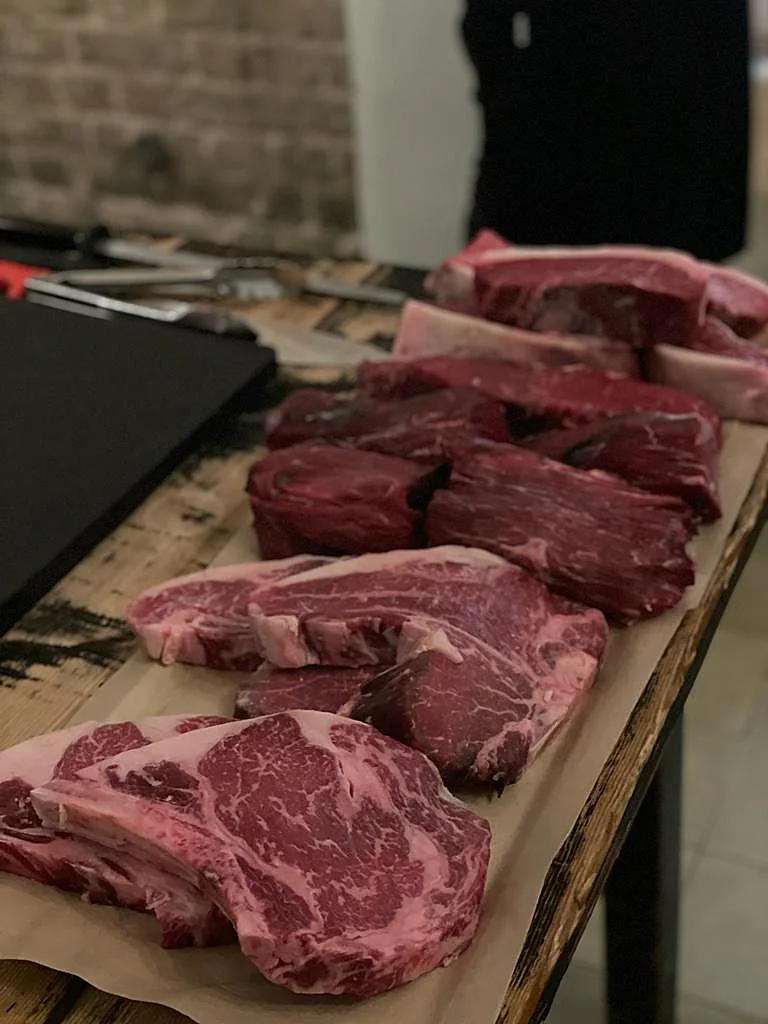 ומו ומו, בשר, נתחים, סטייק