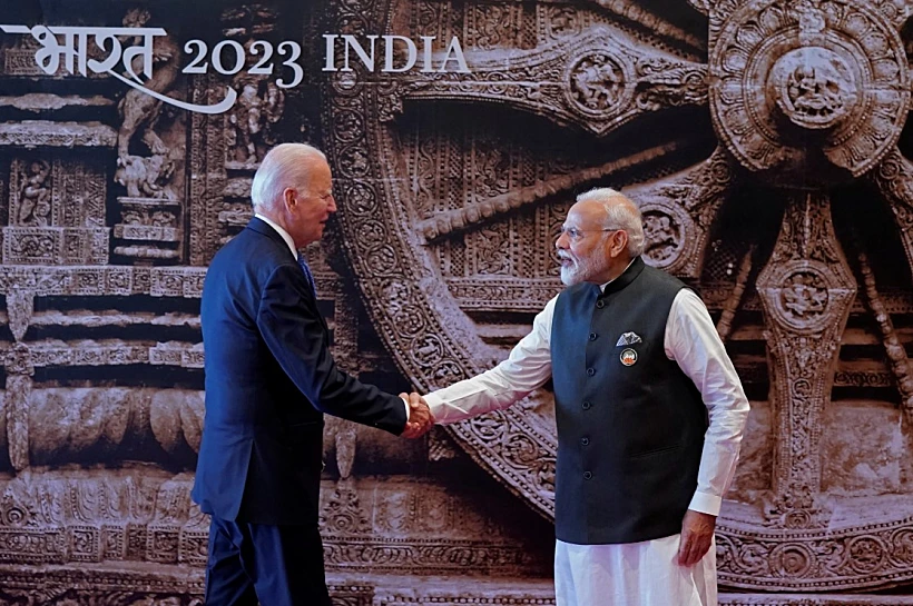הנשיא ג'ו ביידן וראש הממשלה נרנדרה מודי נפגשים בפתיחת פסגת ה-G20