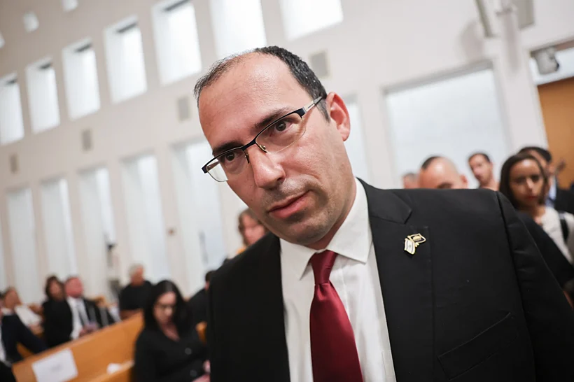 ח''כ שמחה רוטמן בכניסה לאולם בית המשפט, בג''ץ, עילת הסבירות