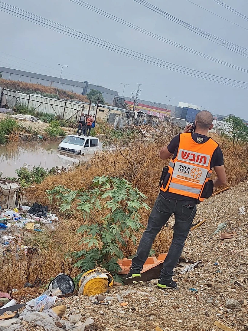 רכב שקע במים בכפר קאסם
