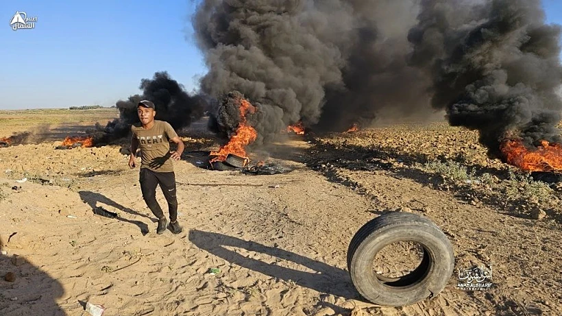 מבעירים צמיגים בגבול הרצועה