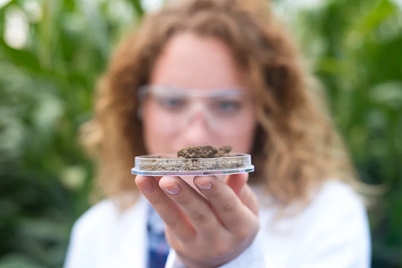 Female Agronomist Specialist E