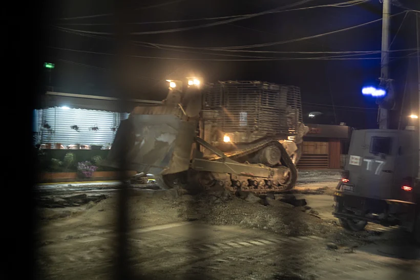 כלי הנדסי של צה''ל בפעילות במחנה הפליטים נור א-שמס