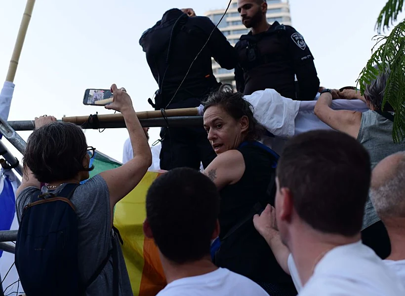 סערת התפילה בהפרדה: עימותים בתל אביב