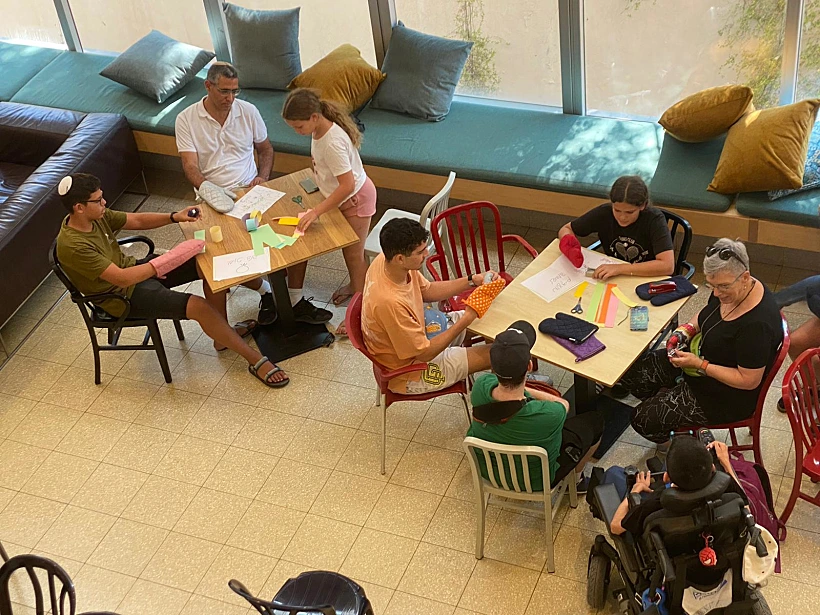 סוכה מתגלגלת בעמותת בית הגלגלים