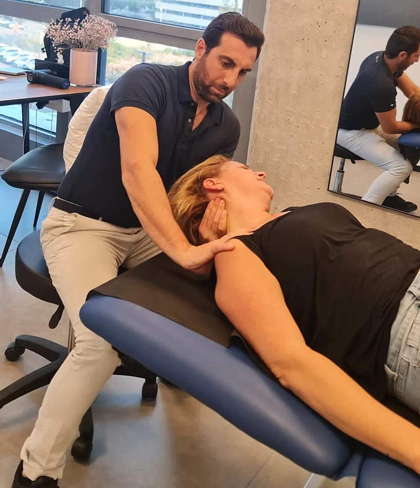 יאן מזרחי בטיפול אוסטאופתי