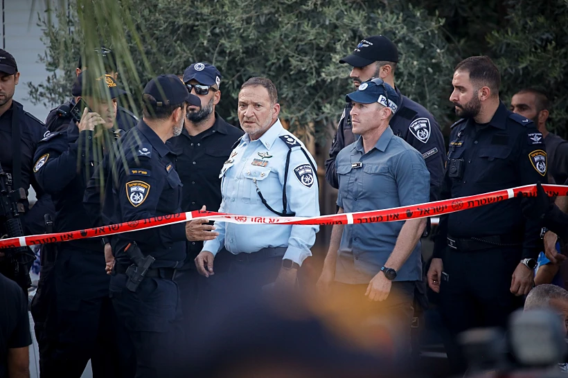 המפכ"ל קובי שבתאי בזירת הטבח בבסמת טבעון