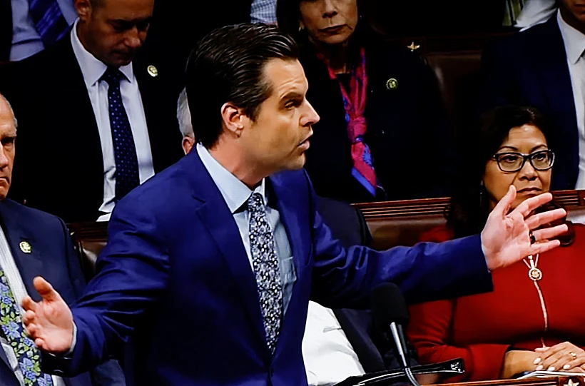 חבר הקונגרס לשעבר מאט גייטס מציג את הצעת ההדחה נגד מקרת'י