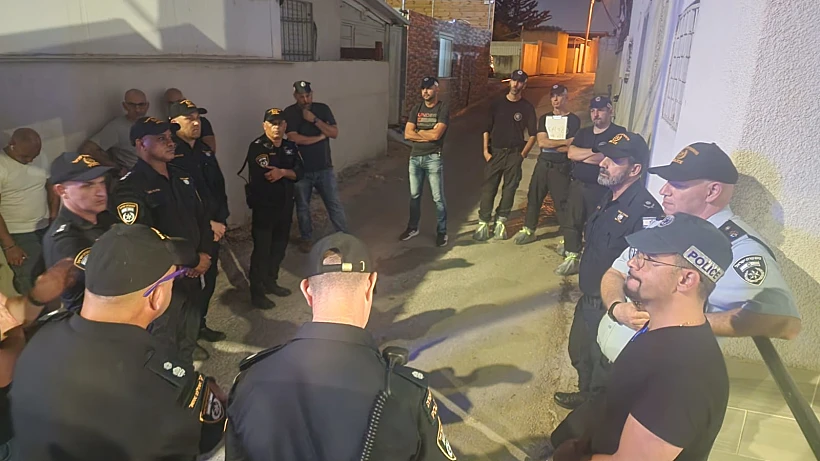 מפקד מחוז חוף ניצב דני לוי בהערכת מצב אחרי הרצח בקריית ים